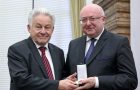 Goldenes Verdienstzeichen für Prof. Johann Angleitner