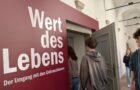 Wert des Lebens - Ausstellungsbesuch LOGO - Lehrgang  6. und 7. Klassen